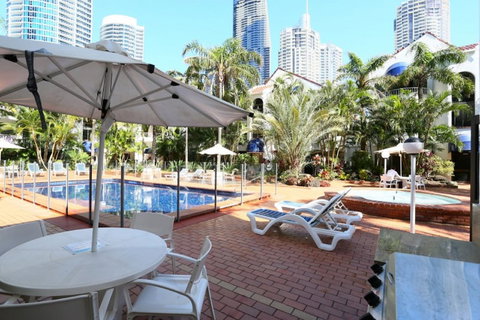 St Tropez Apartments - Accommodation QLD 6