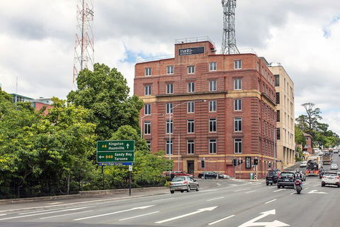 Mantra One Sandy Bay Road - Accommodation QLD 3