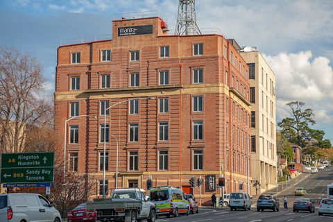 Mantra One Sandy Bay Road - Accommodation QLD 6