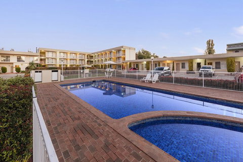 Central Motel & Apartments Signature Collection - Accommodation QLD 3