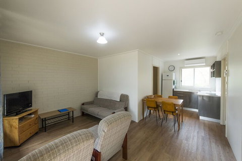 Restaway Holiday Units - Accommodation QLD 5