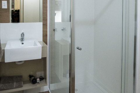 Restaway Holiday Units - Accommodation QLD 7