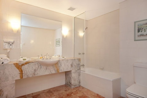 Balboa Holiday Apartments - Accommodation QLD 4