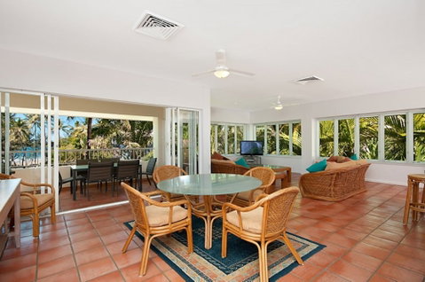Balboa Holiday Apartments - Accommodation QLD 6