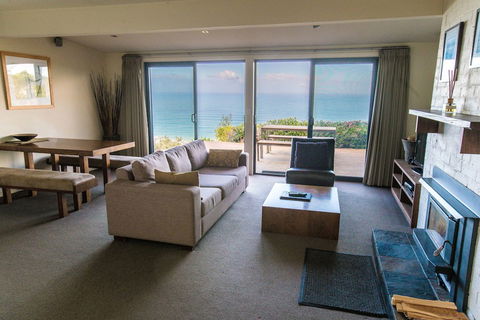Beacon Point Ocean View Villas - Accommodation QLD 3