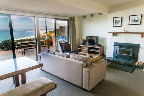 Beacon Point Ocean View Villas - Accommodation QLD 4