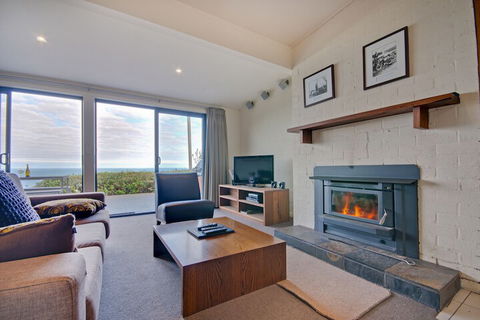 Beacon Point Ocean View Villas - Accommodation QLD 6