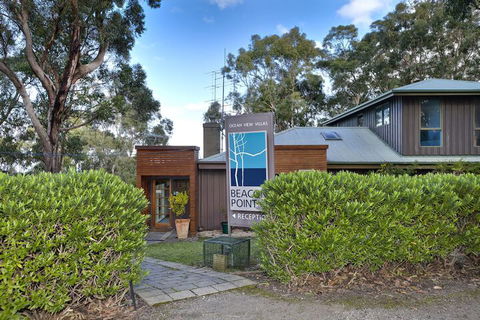Beacon Point Ocean View Villas - Accommodation QLD 2