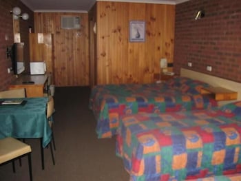 Country Roads Motor Inn Narrandera - Accommodation QLD 6