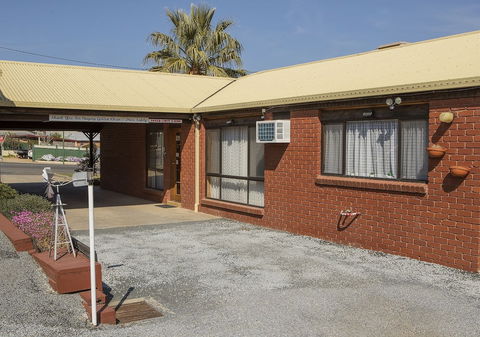 Country Roads Motor Inn Narrandera - Accommodation QLD 2