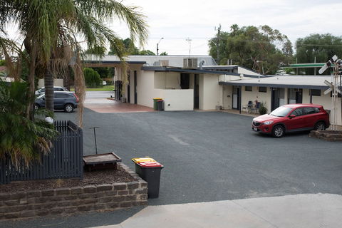 Pioneer Station Motor Inn - Accommodation QLD 0