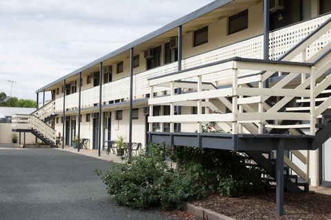 Pioneer Station Motor Inn - Accommodation QLD 2