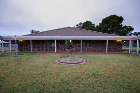 Club Inn Motel - Accommodation QLD 1