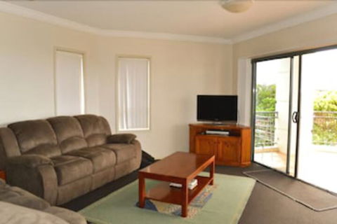 The Breakers Yamba - Accommodation QLD 4