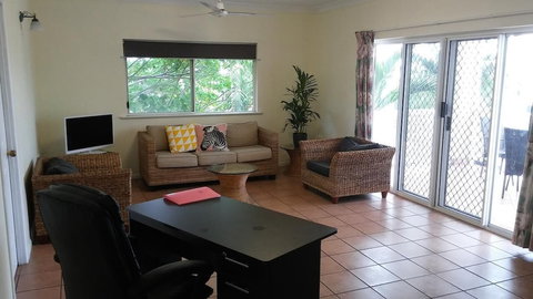 Cairns City Garden Apartment - Accommodation QLD 4