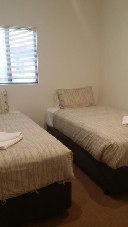 Lilacs Waterfront Villas & Cottages - Accommodation QLD 4