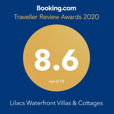 Lilacs Waterfront Villas & Cottages - Accommodation QLD 5