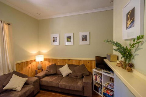 Lewana Cottages - Accommodation QLD 5
