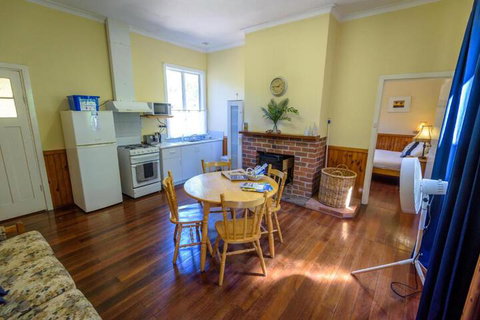Lewana Cottages - Accommodation QLD 7