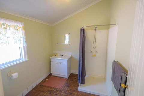 Lewana Cottages - Accommodation QLD 6