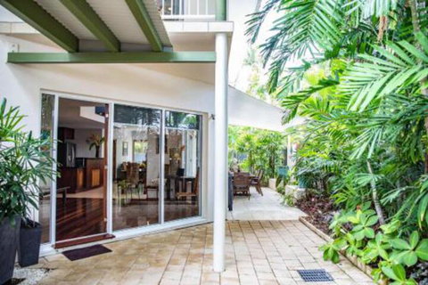 Four Mile Beach Retreat - Accommodation QLD 3