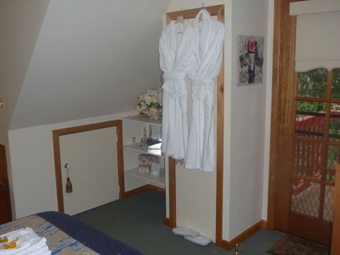 Mountain Lodge - Accommodation QLD 4