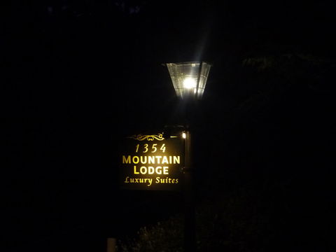 Mountain Lodge - Accommodation QLD 1