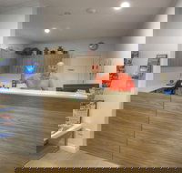 Bay Air Motel - Accommodation QLD