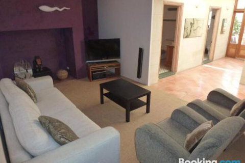 The Russell House - Accommodation QLD 2