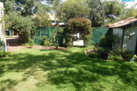 The Russell House - Accommodation QLD 6