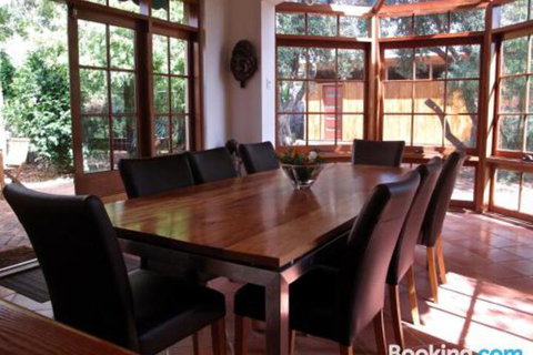 The Russell House - Accommodation QLD 0