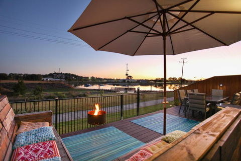 Lakeside Deck House - Accommodation QLD 1