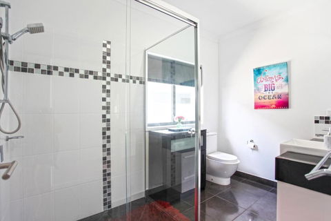 Lakeside Deck House - Accommodation QLD 2