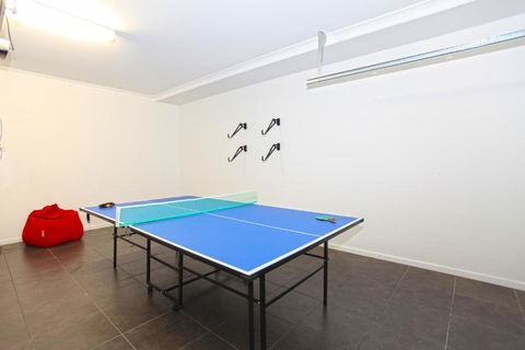 Lakeside Deck House - Accommodation QLD 3