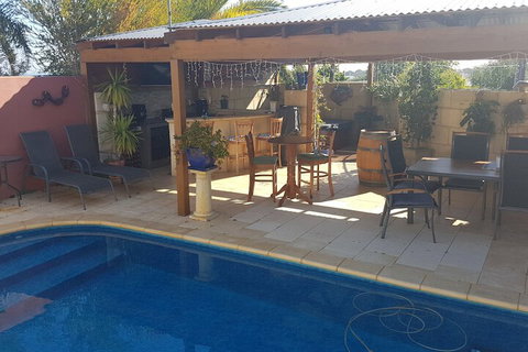 Ocean Reef Homestay - Accommodation QLD 7