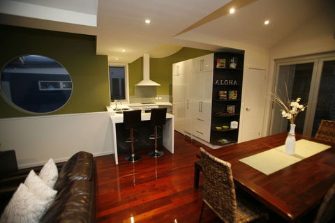 Aloha Beachfront - Accommodation QLD 4