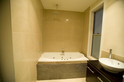 Aloha Beachfront - Accommodation QLD 1