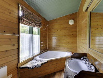 Kerrellie Cottages - Accommodation QLD 5