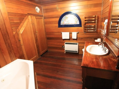 Kerrellie Cottages - Accommodation QLD 4