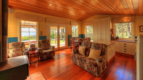 Island View Spa Cottage - Accommodation QLD 1