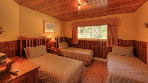 Island View Spa Cottage - Accommodation QLD 2