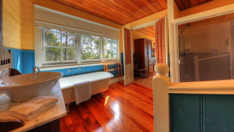 Island View Spa Cottage - Accommodation QLD 3