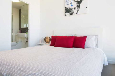 C3CBD Melbourne Apartment - Accommodation QLD 6