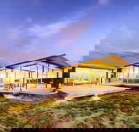 Cloudy Bay Beach House - Accommodation QLD