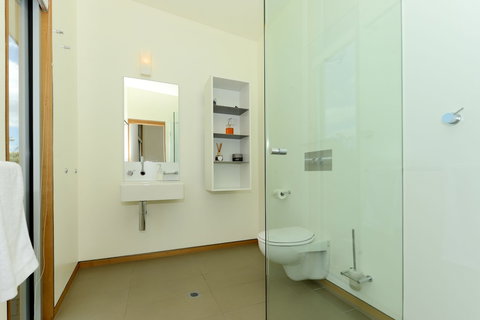 Cloudy Bay Beach House - Accommodation QLD 4