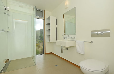 Cloudy Bay Beach House - Accommodation QLD 5