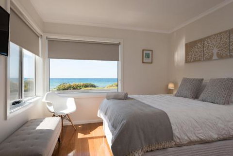 Penguin Beach House - Accommodation QLD 5