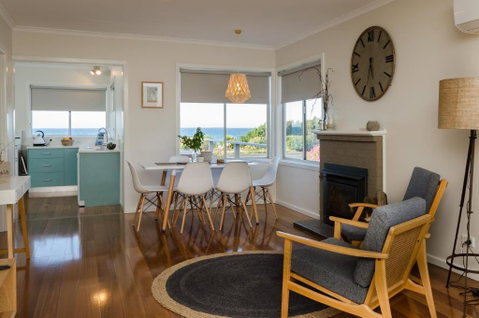 Penguin Beach House - Accommodation QLD 4