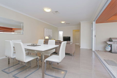 Anastasia Villa - Accommodation QLD 2