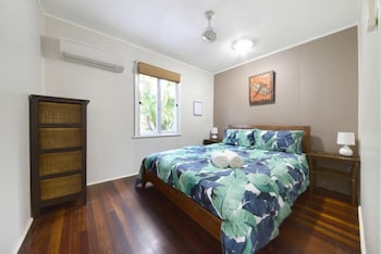 Airlie Getaway - Views - Accommodation QLD 2